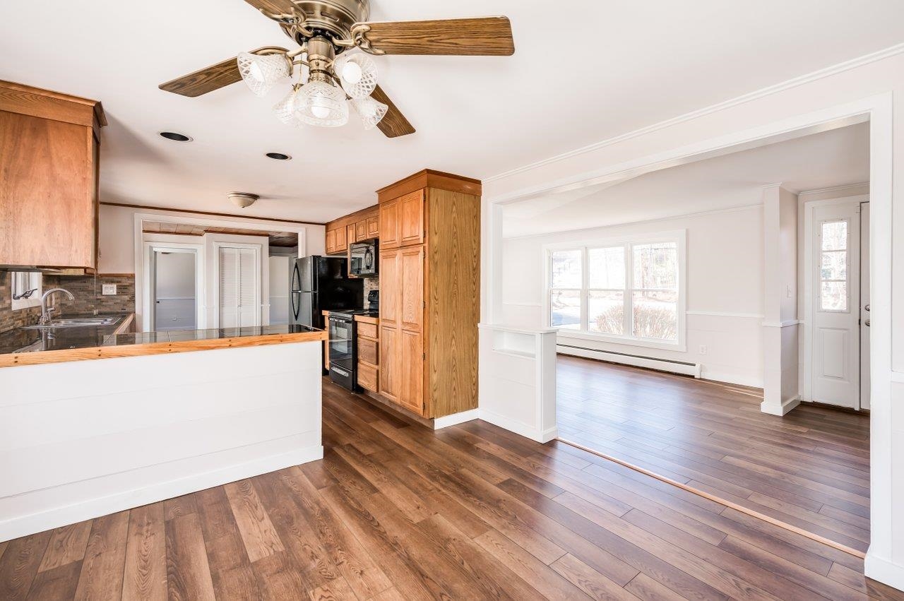 240 Amesbury Road Kensington, NH 03833 - Photo 8 of 36