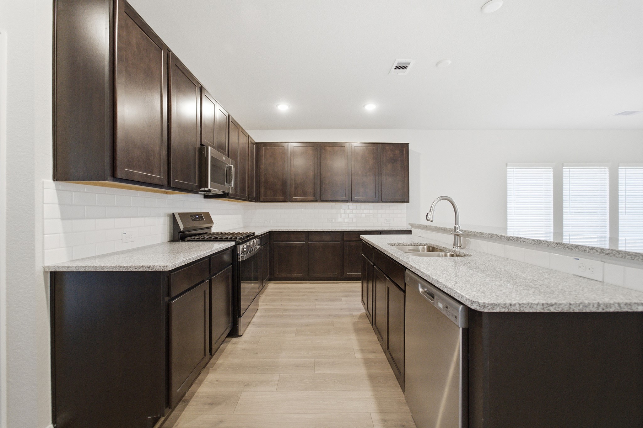 8019 Jasper Mdws Way Angleton, TX 77515 - Photo 17 of 27