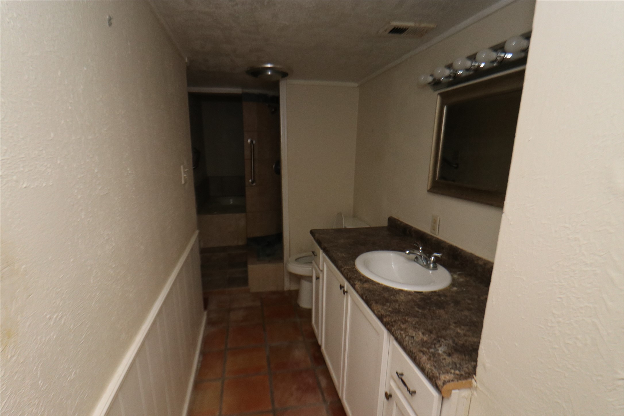 20 Ranchero Road College Station, TX 77845 - Photo 15 of 31 Downstairs full bath