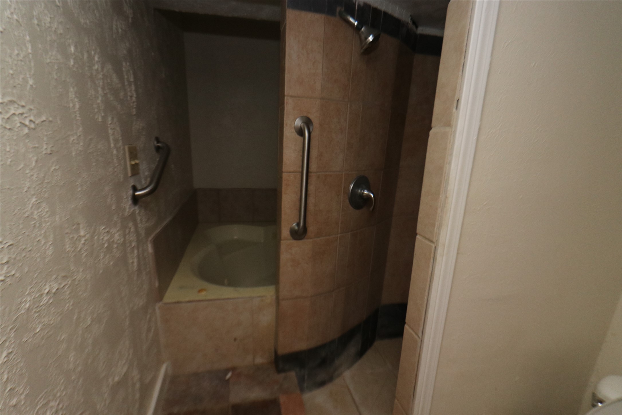 20 Ranchero Road College Station, TX 77845 - Photo 16 of 31 Downstairs full bath