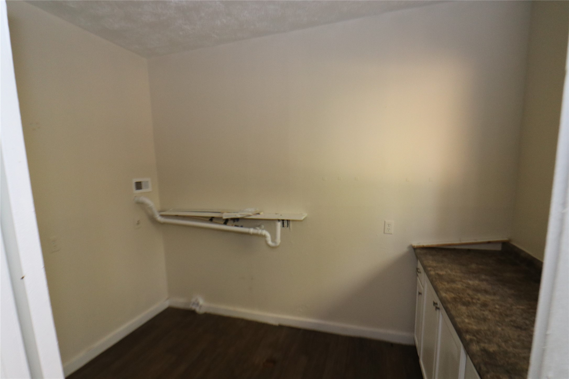 20 Ranchero Road College Station, TX 77845 - Photo 17 of 31 Big laundry room downstairs