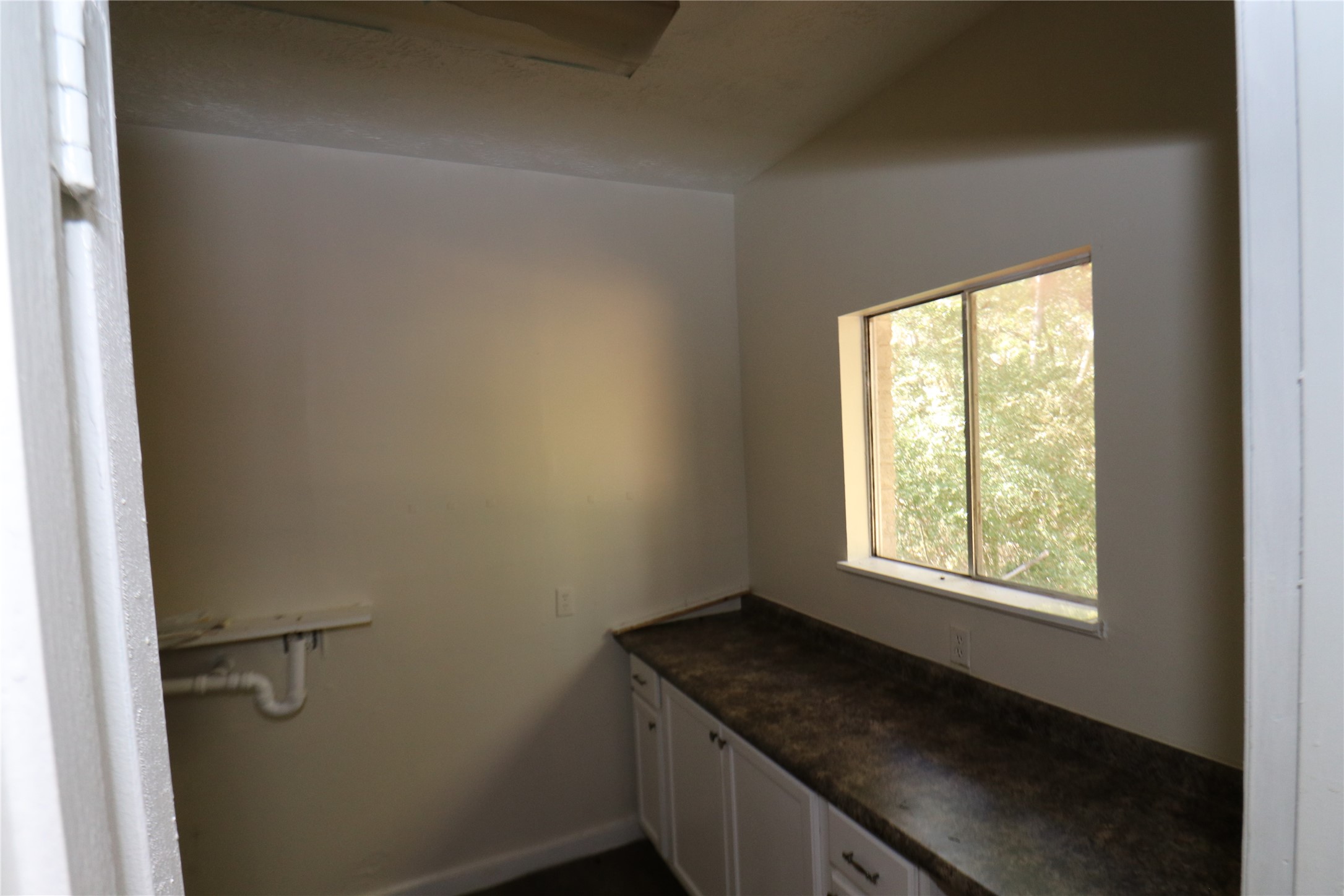 20 Ranchero Road College Station, TX 77845 - Photo 18 of 31 Laundry room window