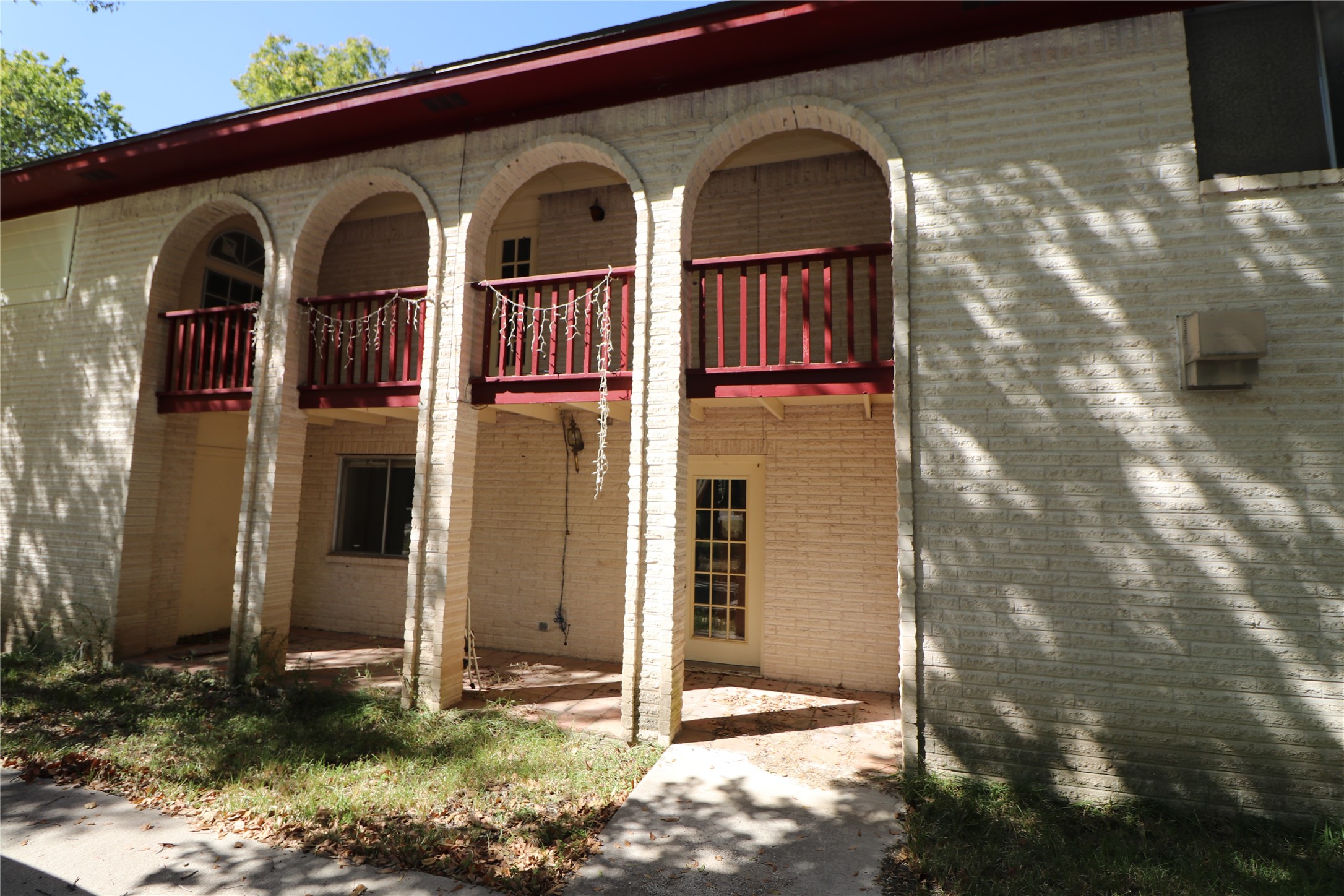 20 Ranchero Road College Station, TX 77845 - Photo 28 of 31 Close-up of front of home and 2nd floor balcony