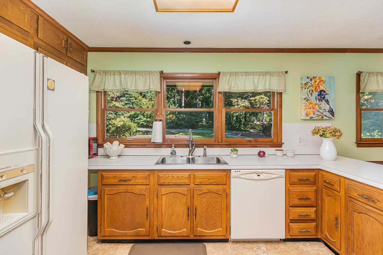 8600 Lawn Court Raleigh, NC 27613 - Photo 15 of 31 Kitchen