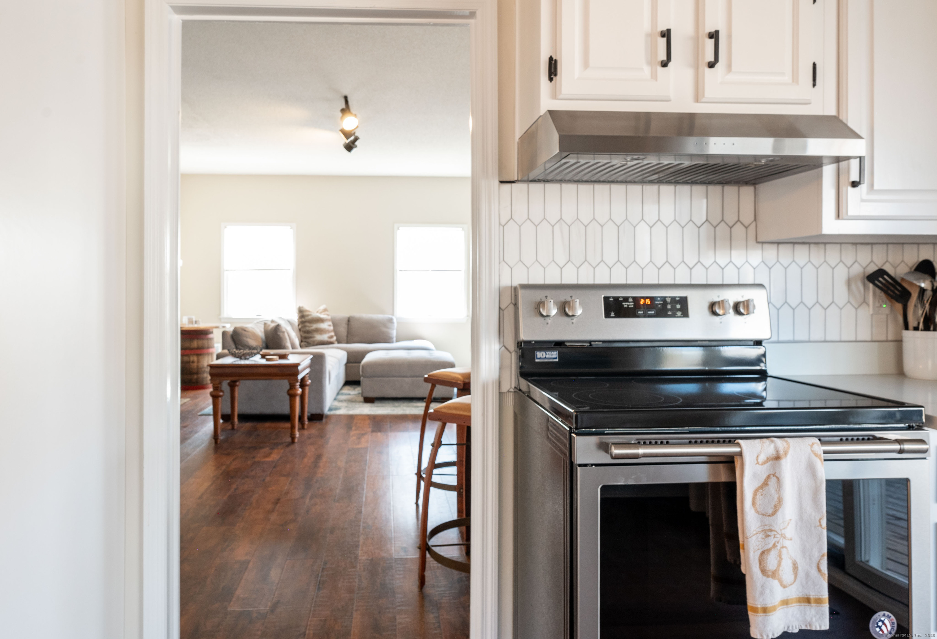 20 Musnug Road Danbury, CT 06811 - Photo 11 of 39 a kitchen with a stove and a microwave