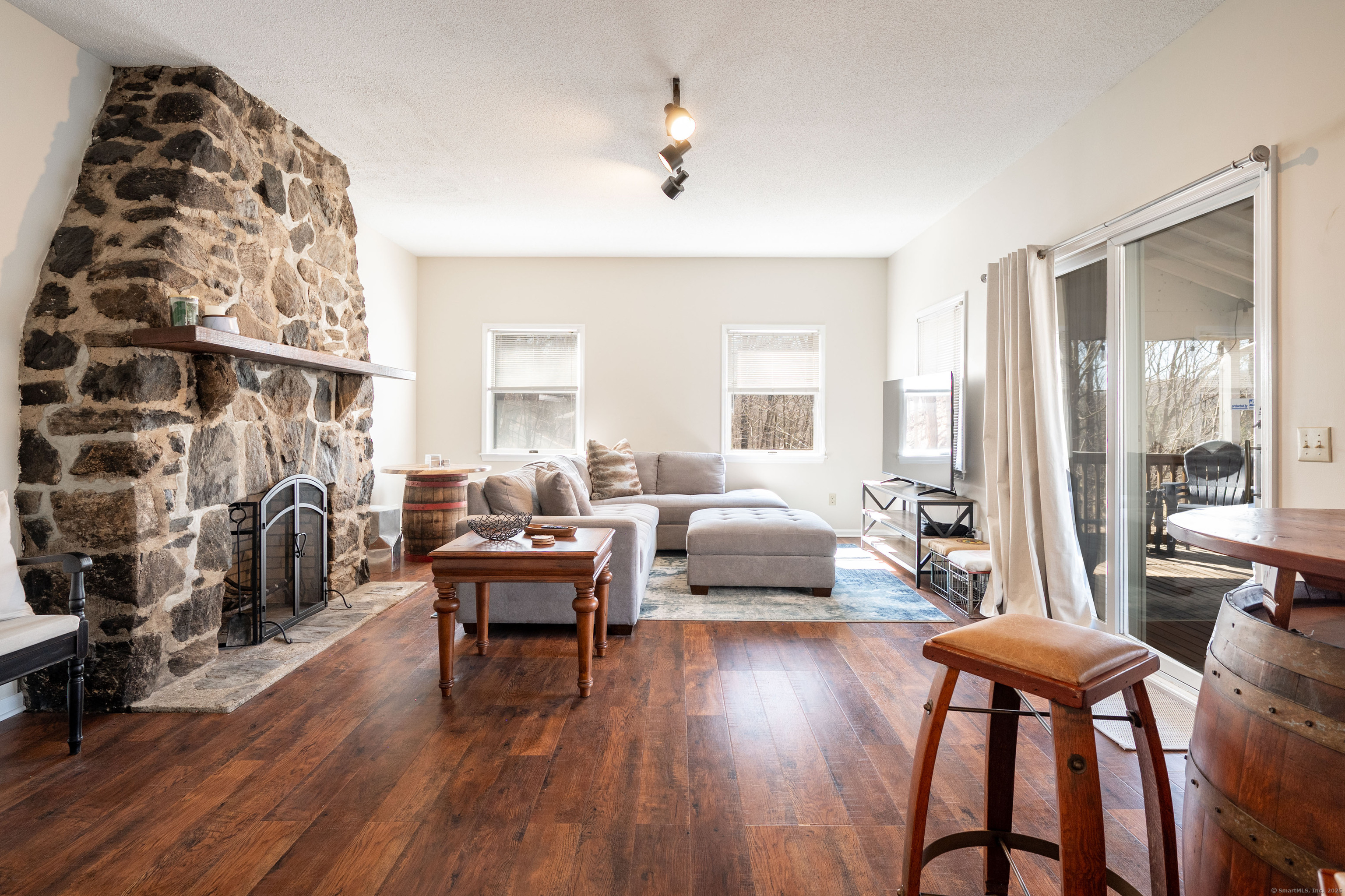20 Musnug Road Danbury, CT 06811 - Photo 6 of 39 a living room with furniture and wooden floor