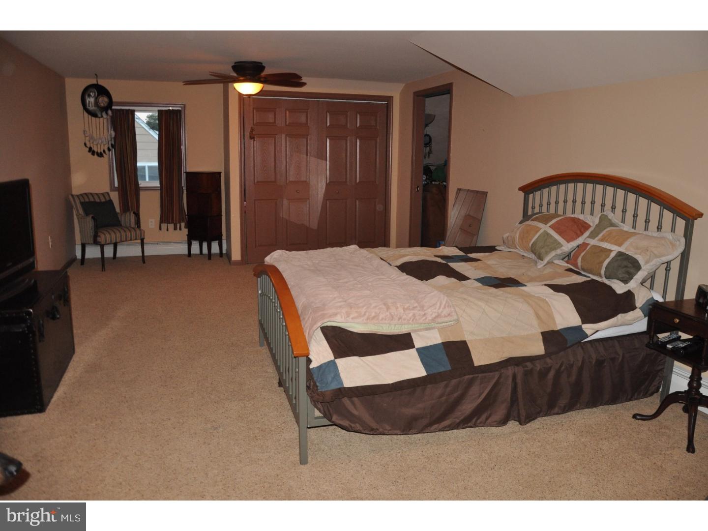 25 Plumtree Road Levittown, PA 19056 - Photo 17 of 25 Gallery Image 17
