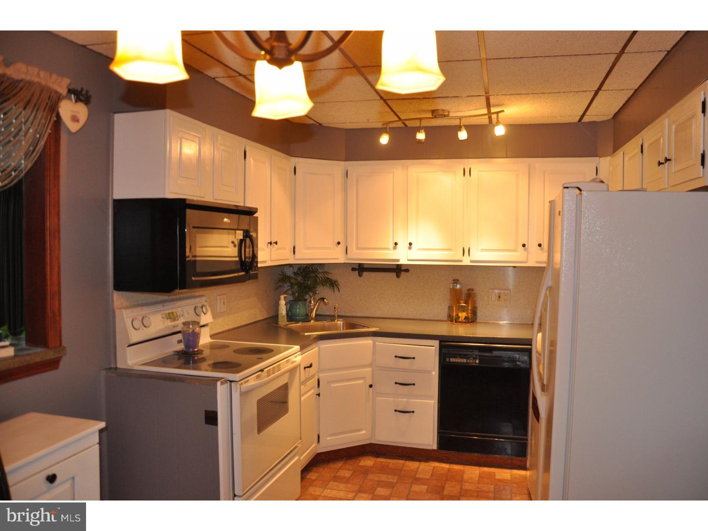 25 Plumtree Road Levittown, PA 19056 - Photo 7 of 25 Gallery Image 7