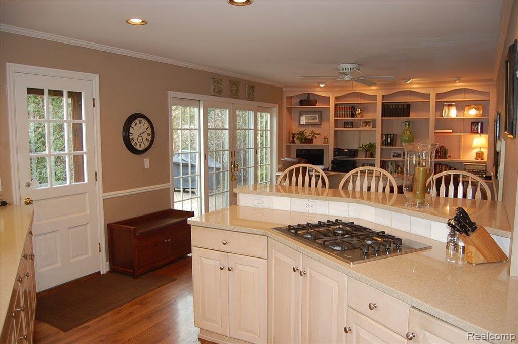 210 McMillan Road Grosse Pointe, MI 48236 - Photo 7 of 25 5.JPG