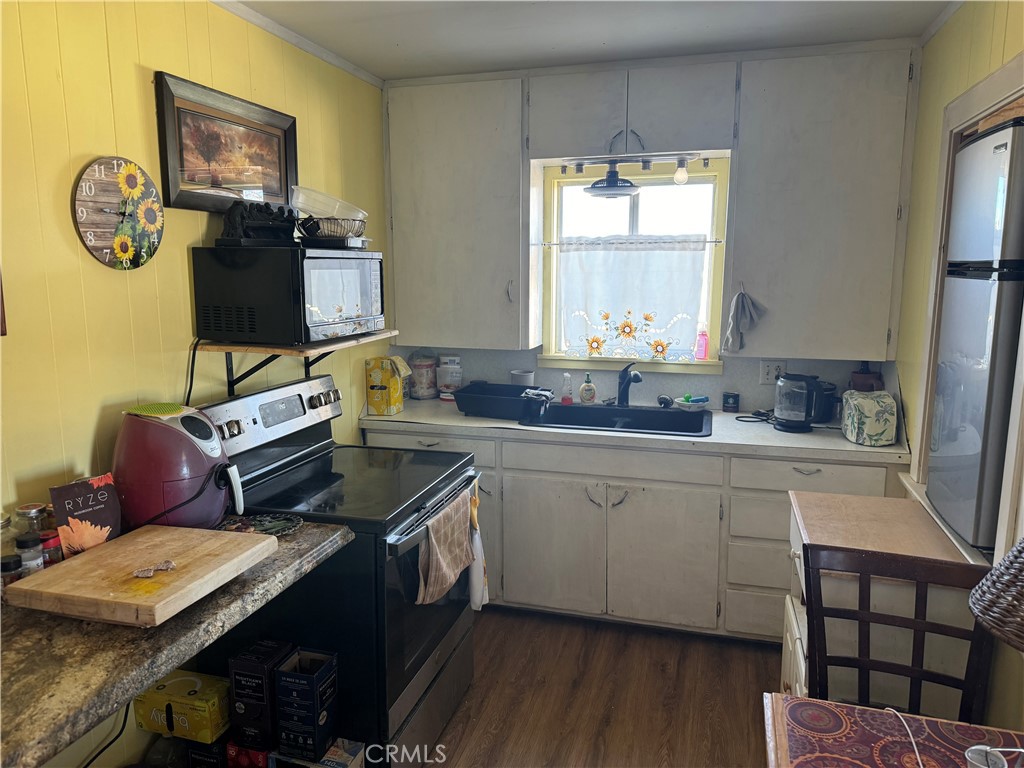 4759 Pinto Mountain Road Twentynine Palms, CA 92277 - Photo 9 of 21 a kitchen with a stove cabinets and window