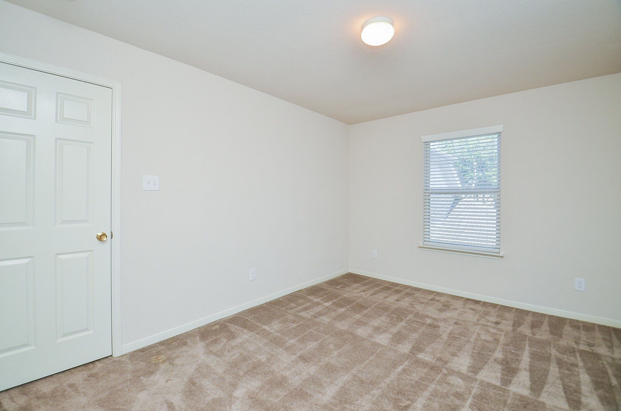 3003 Sage Grouse Court Rosenberg, TX 77471 - Photo 25 of 34 an empty room with a window