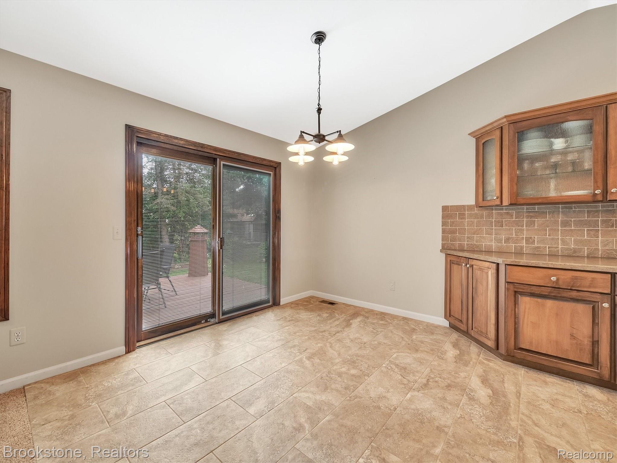 2093 Warrington Road Rochester, MI 48307 - Photo 8 of 39 11-2093 Warrington Rd-Windowstill Real Estate Photography-11.jpg