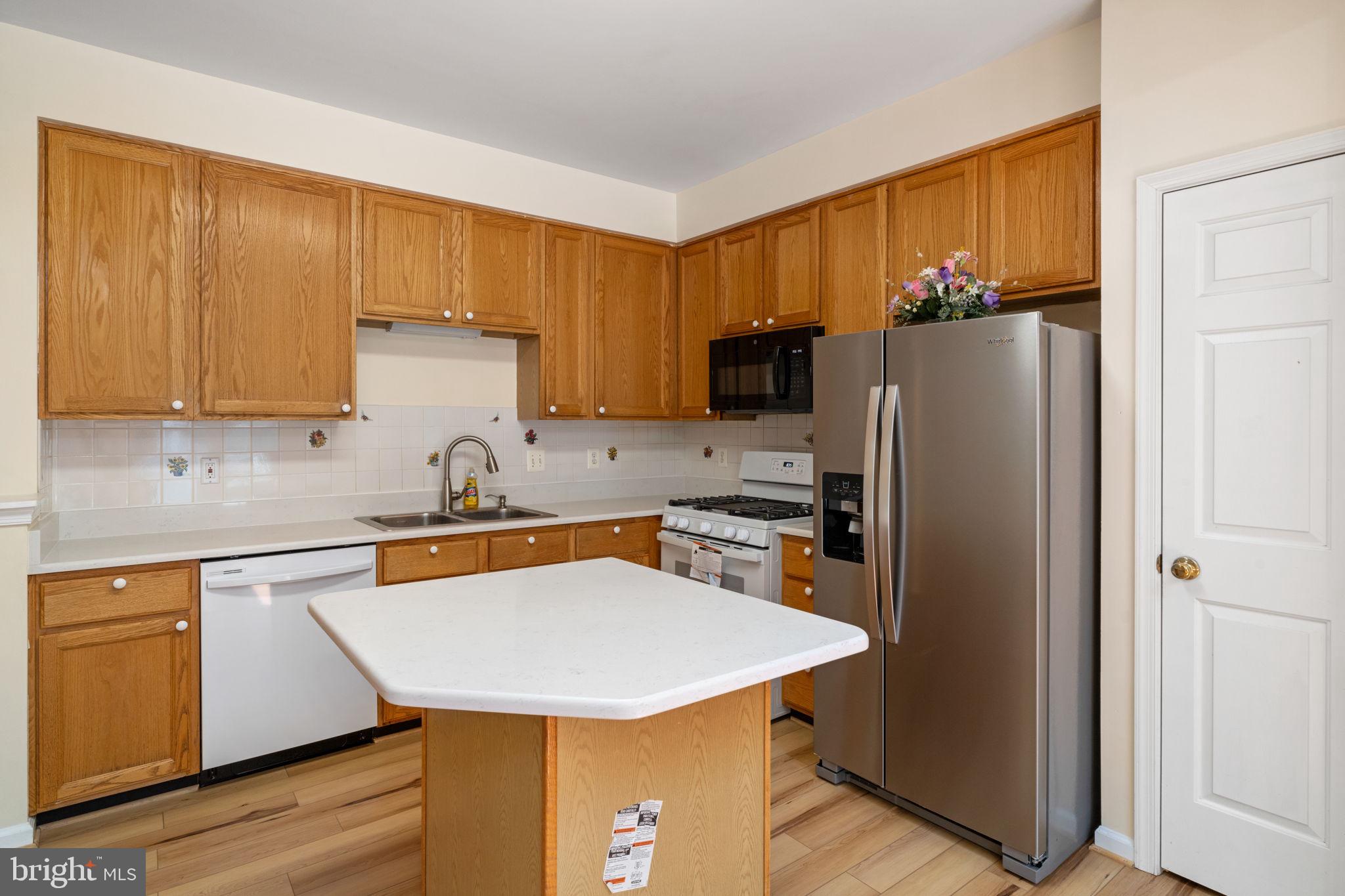 14220 Glade Spring Drive Centreville, VA 20121 - Photo 12 of 35