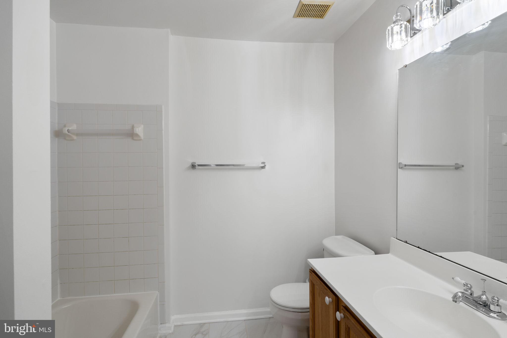 14220 Glade Spring Drive Centreville, VA 20121 - Photo 19 of 35