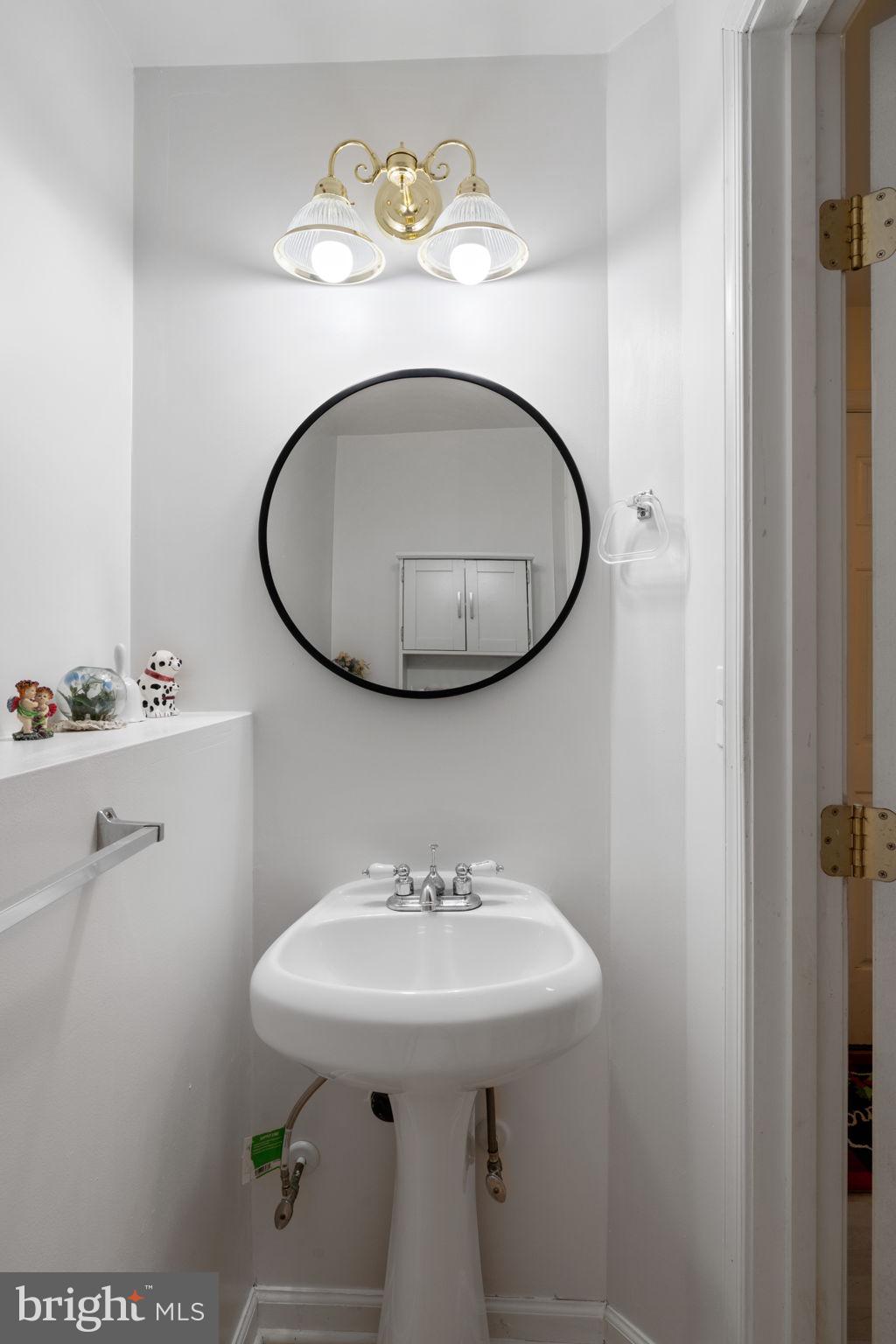 14220 Glade Spring Drive Centreville, VA 20121 - Photo 3 of 35