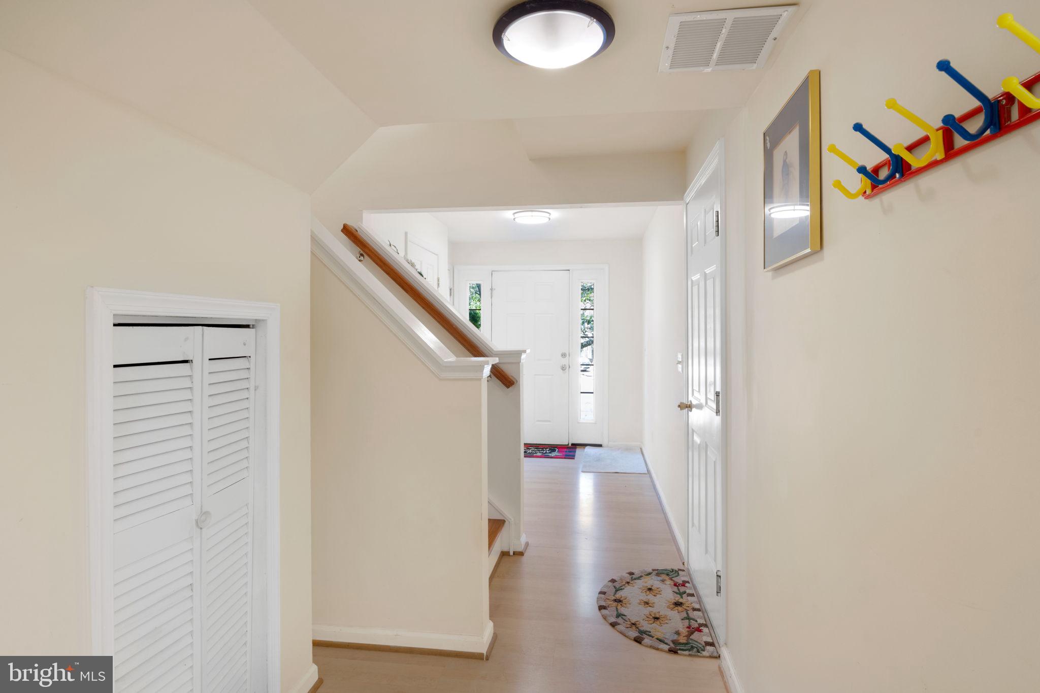 14220 Glade Spring Drive Centreville, VA 20121 - Photo 4 of 35