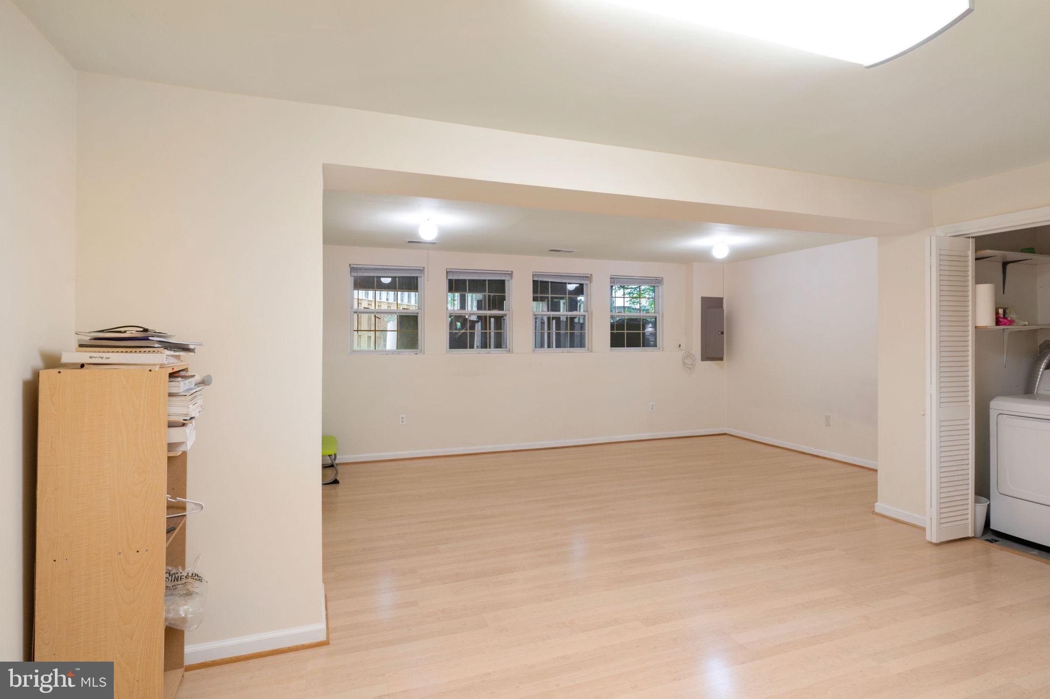 14220 Glade Spring Drive Centreville, VA 20121 - Photo 5 of 35