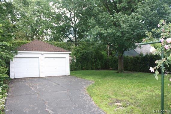 998 Roslyn Road Grosse Pointe, MI 48236 - Photo 14 of 15 998R7.jpg