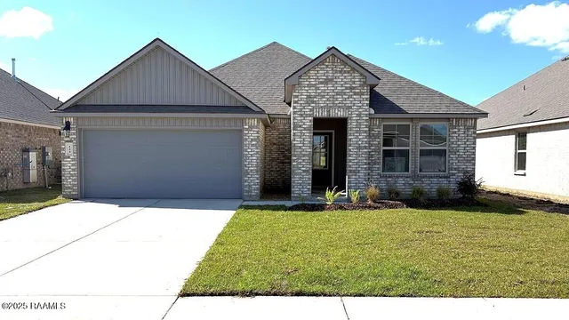 $227,000 | 134 Cottage Cove Drive, Maurice, LA 70555