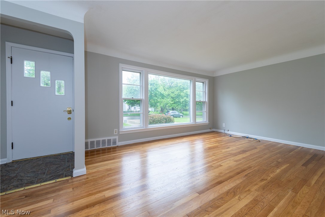4868 Ridgebury Boulevard Cleveland, OH 44124 - Photo 3 of 22 Gallery Image 3