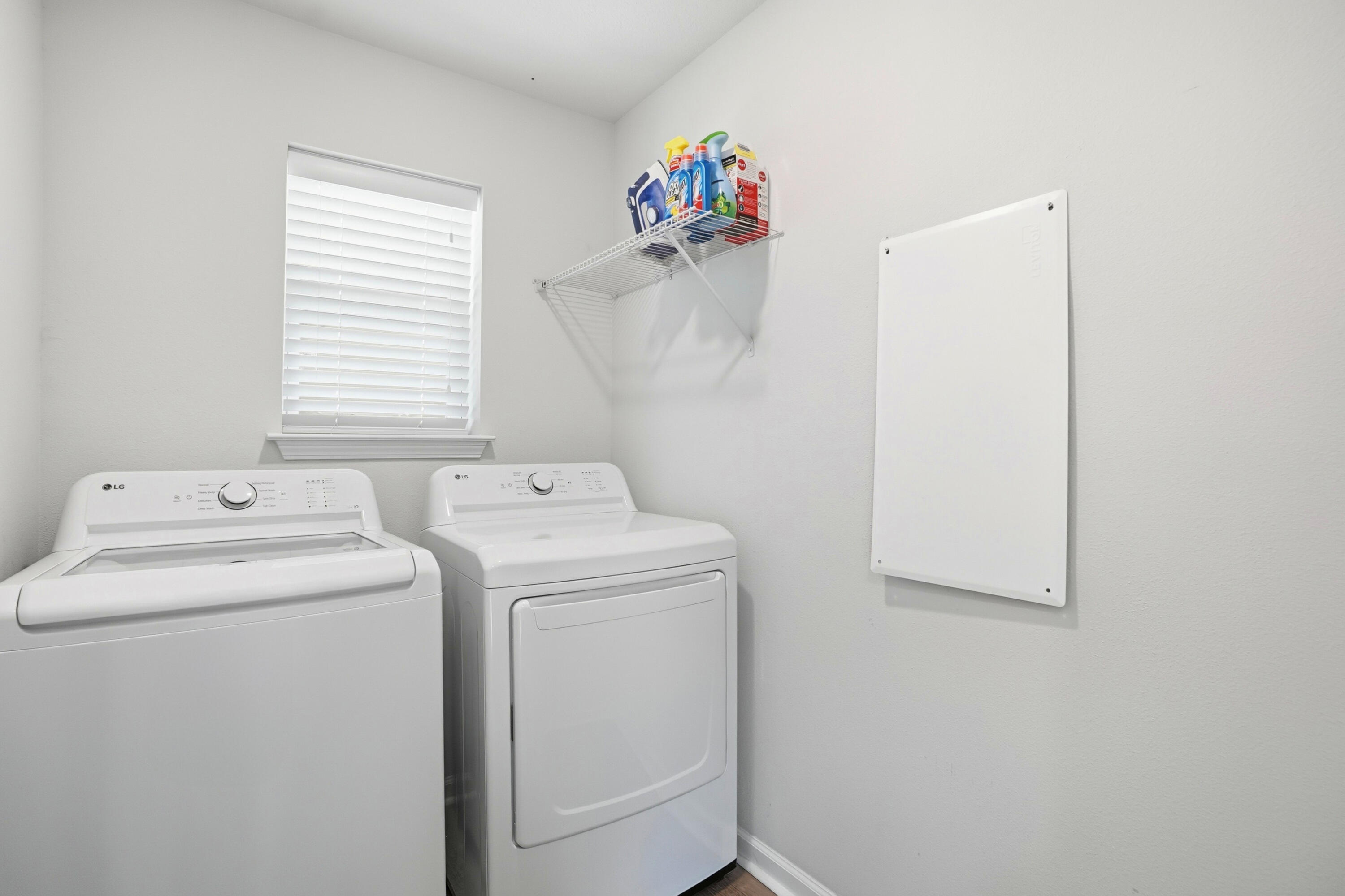 473 Earl Godwin Road Freeport, FL 32439 - Photo 17 of 25 a utility room with dryer and washer
