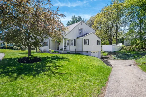 $689,900 | 14 Knollwood Drive, Shrewsbury, MA 01545