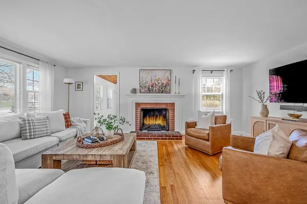 $689,900 | 14 Knollwood Drive, Shrewsbury, MA 01545