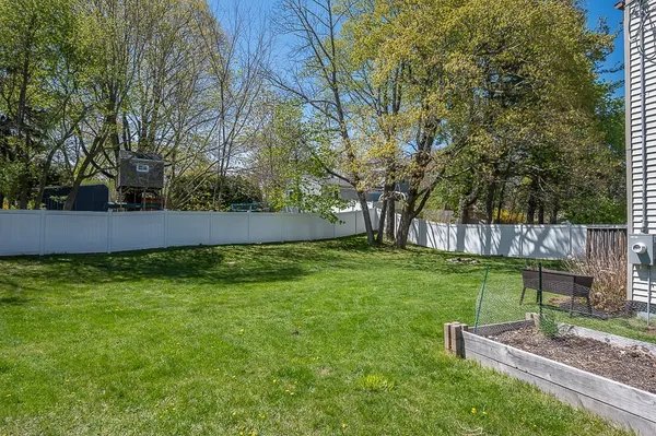 $689,900 | 14 Knollwood Drive, Shrewsbury, MA 01545