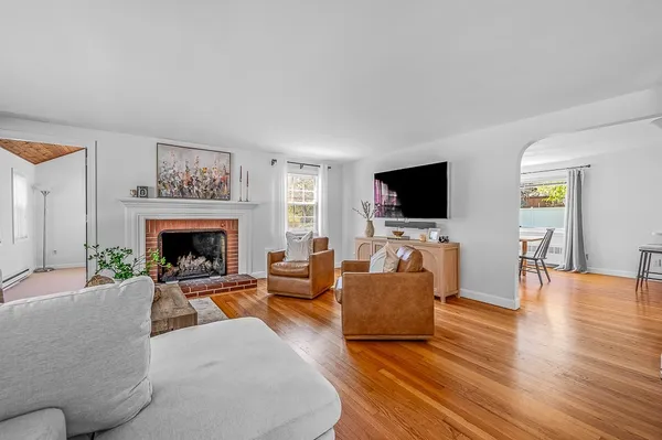 $689,900 | 14 Knollwood Drive, Shrewsbury, MA 01545