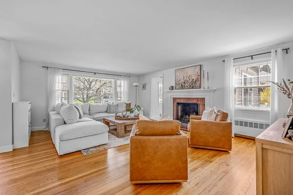 $689,900 | 14 Knollwood Drive, Shrewsbury, MA 01545