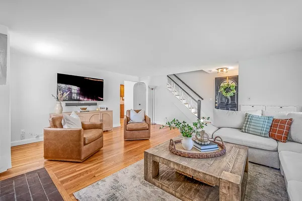 $689,900 | 14 Knollwood Drive, Shrewsbury, MA 01545