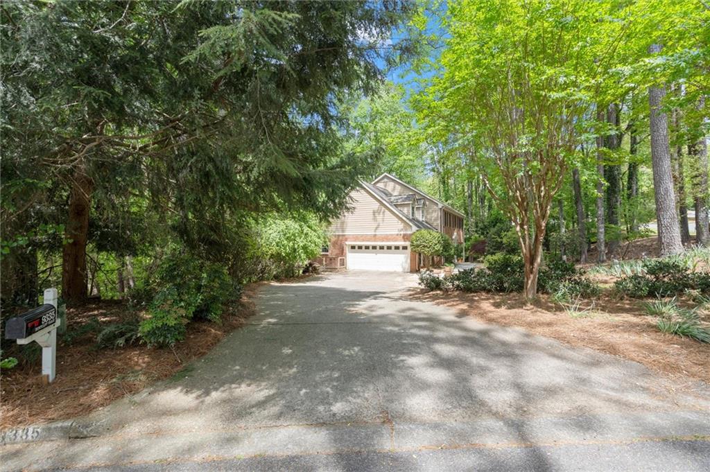 9335 Huntcliff Trace Atlanta, GA 30350 - Photo 5 of 113