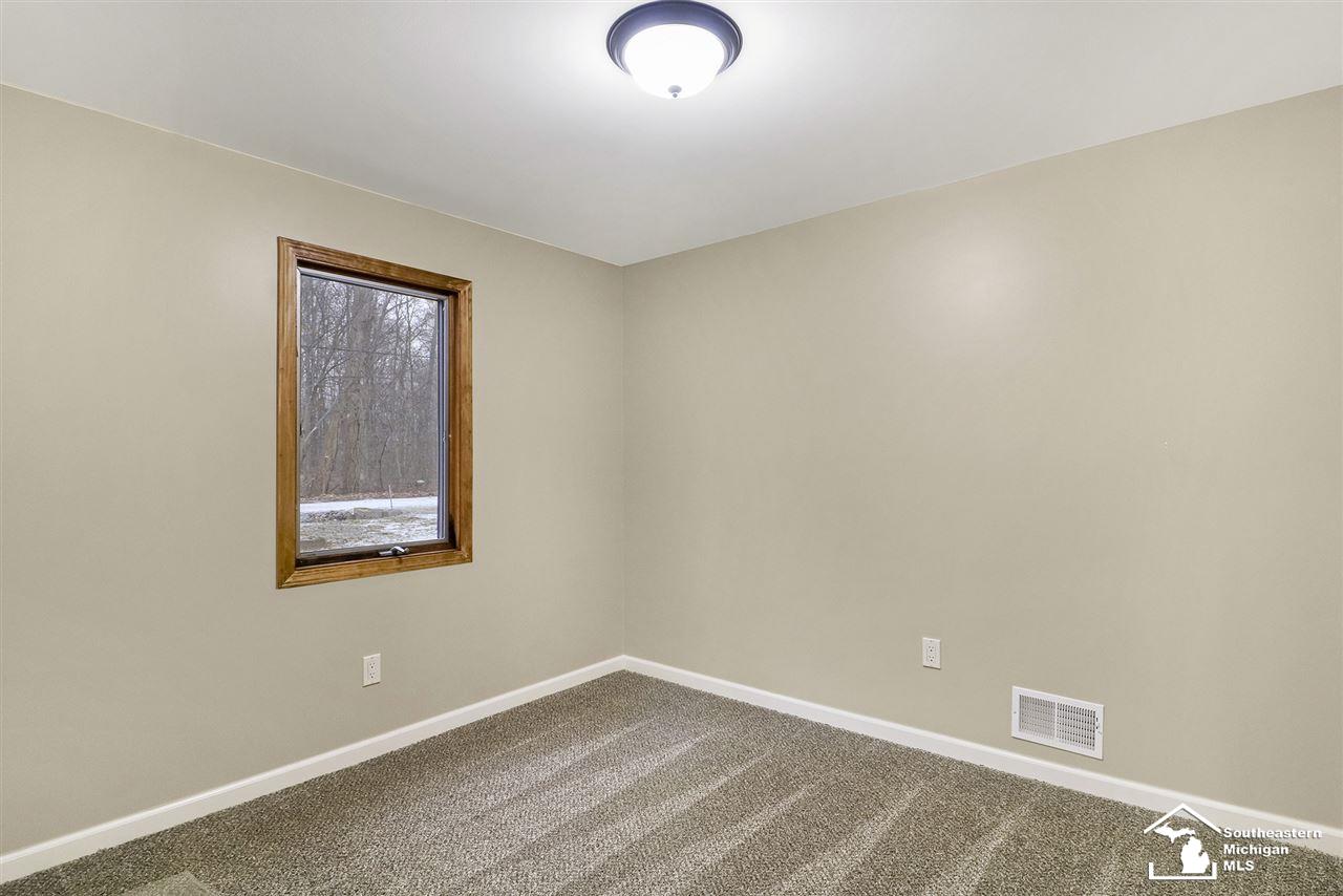 22699 Merriman Road New Boston, MI 48164 - Photo 17 of 40 31366825-16.JPG
