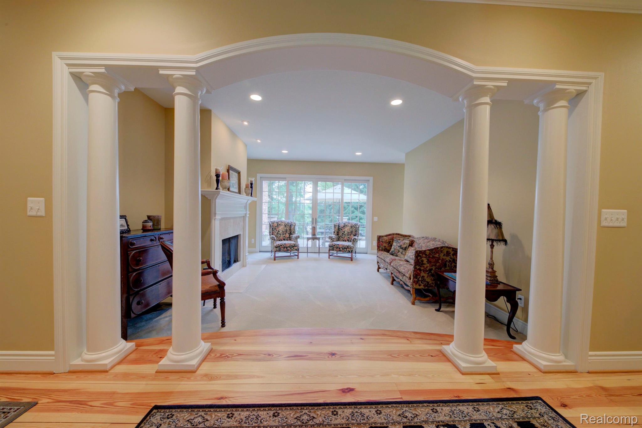 5718 Evergreen Howell, MI 48855 - Photo 7 of 39 Gallery Image 7