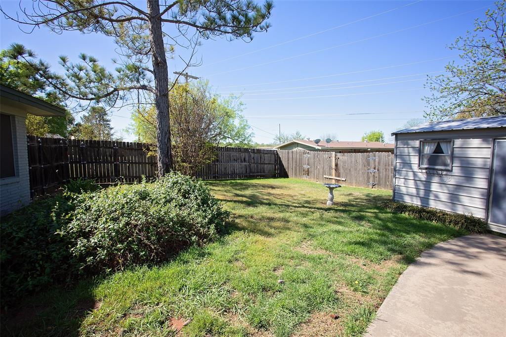 914 Fairview Street Graham, TX 76450 - Photo 14 of 17