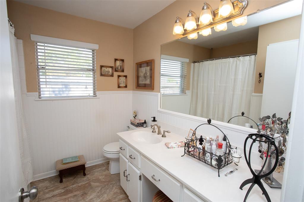 914 Fairview Street Graham, TX 76450 - Photo 9 of 17