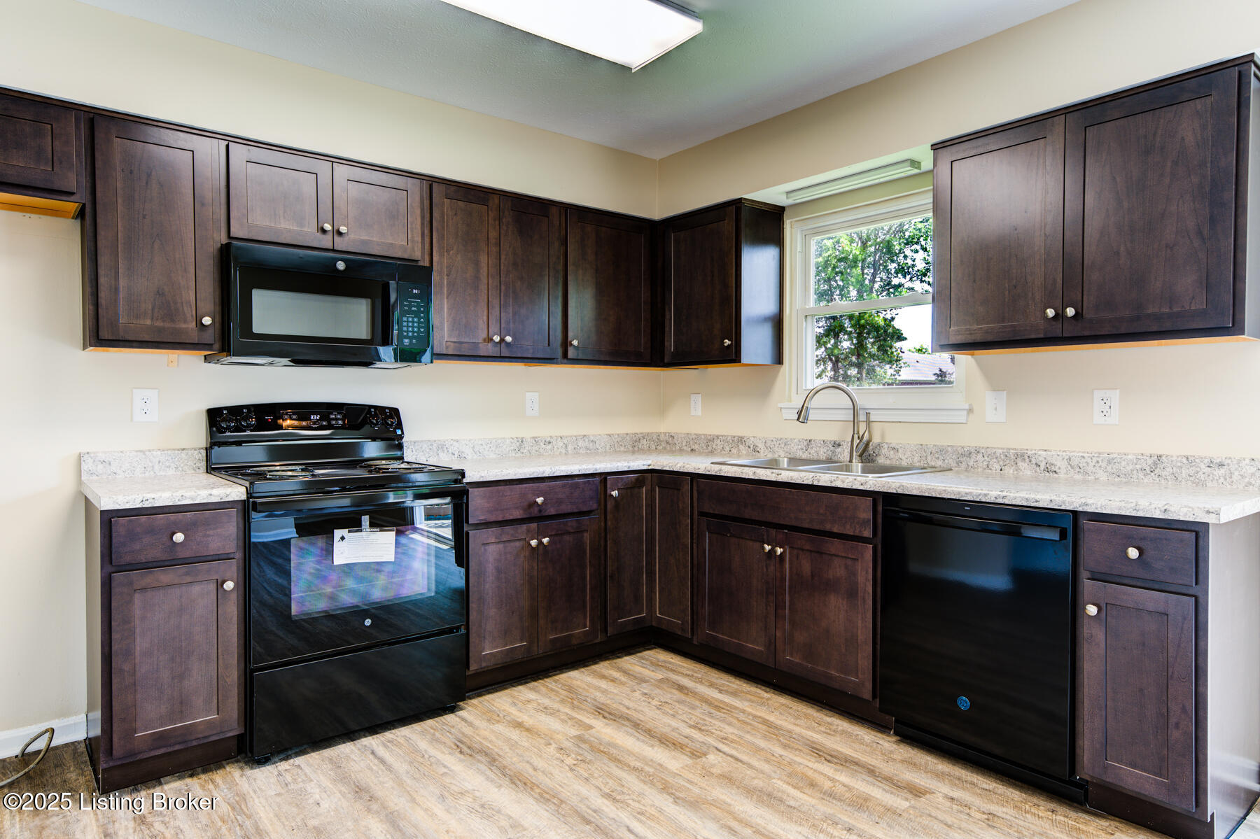 10906 St Rene Road Louisville, KY 40299 - Photo 7 of 41 GSP-10906 Saint Rene Rd-7