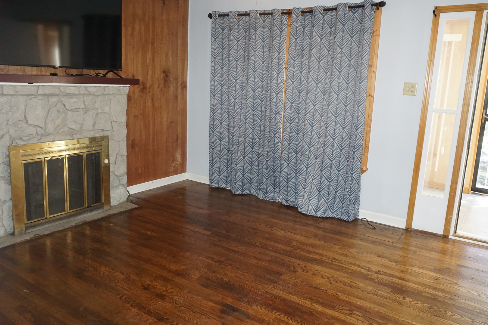 14542 Turner Avenue Midlothian, IL 60445 - Photo 5 of 22 a view of a livingroom with wooden floor and a fireplace