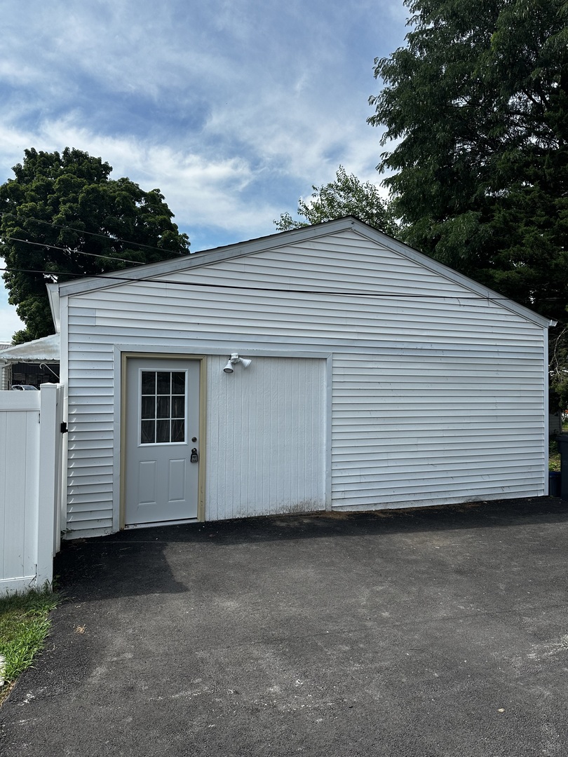 710 1/2 Liberty Street Morris, IL 60450 - Photo 1 of 10 a view of a house with backyard