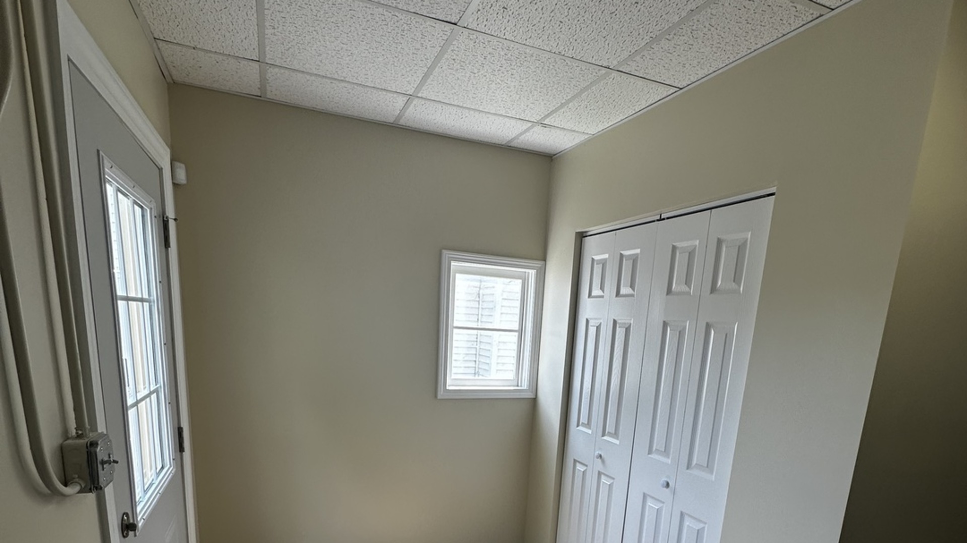 710 1/2 Liberty Street Morris, IL 60450 - Photo 2 of 10 a view of front door