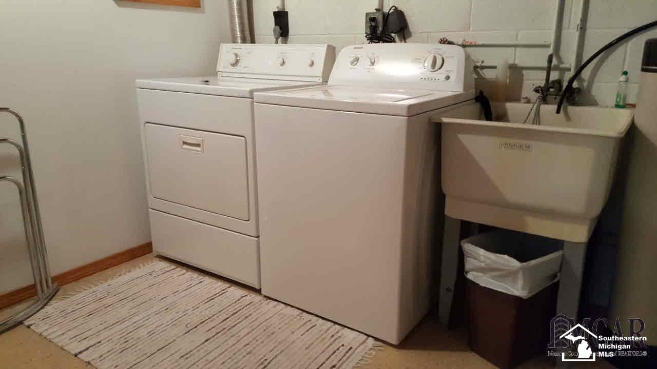 1630 South Custer Road Monroe, MI 48161 - Photo 18 of 21 Washer/Dryer