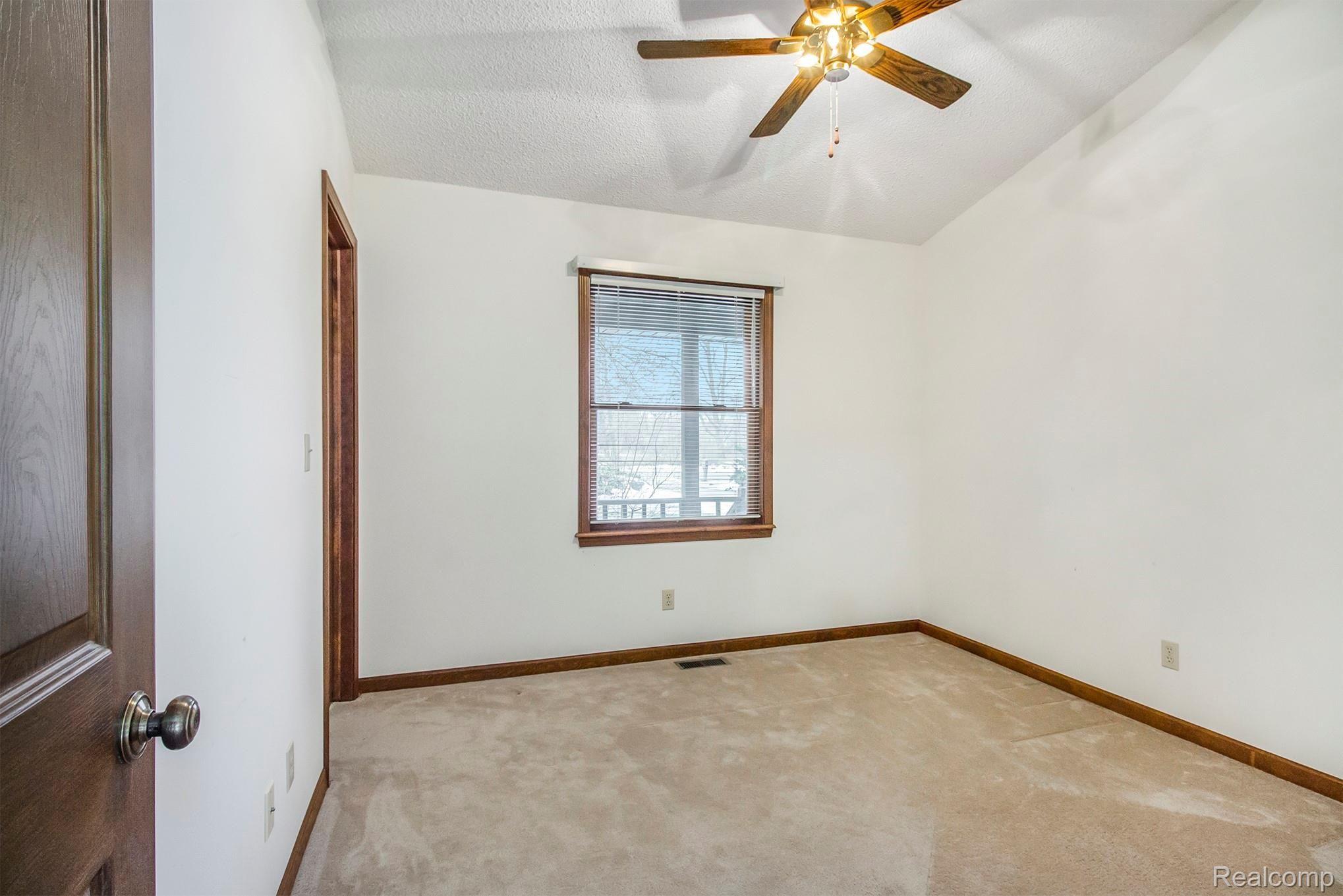 6382 Silver Lake Road Linden, MI 48451 - Photo 16 of 26 IMG_2140.jpg