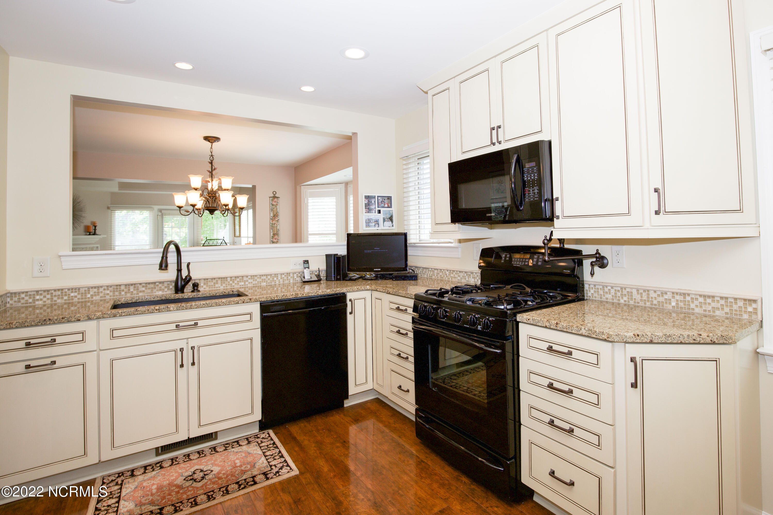 209 Knoll Road Southern Pines, NC 28387 - Photo 12 of 57 209 N Knoll Rd-6
