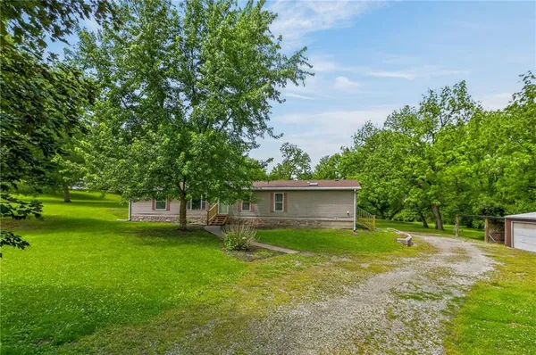 $274,900 | 2810 Ajax Road, St. Joseph, MO 64503