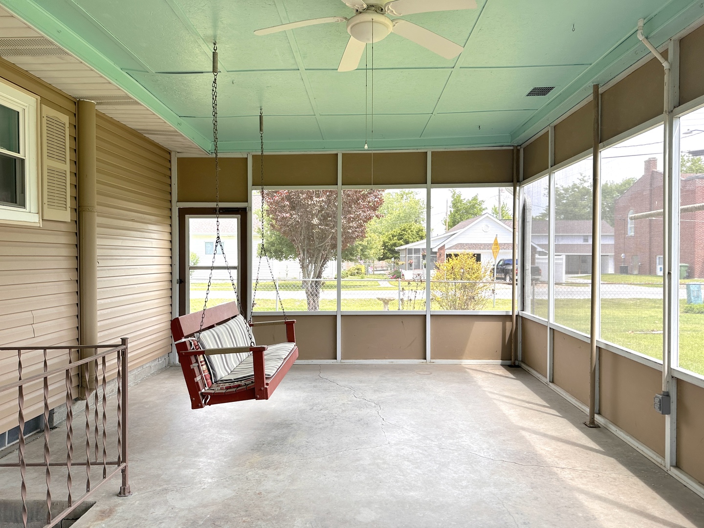 106 George Street Hurst, IL 62949 - Photo 11 of 14 a large white building with a large window and sitting space