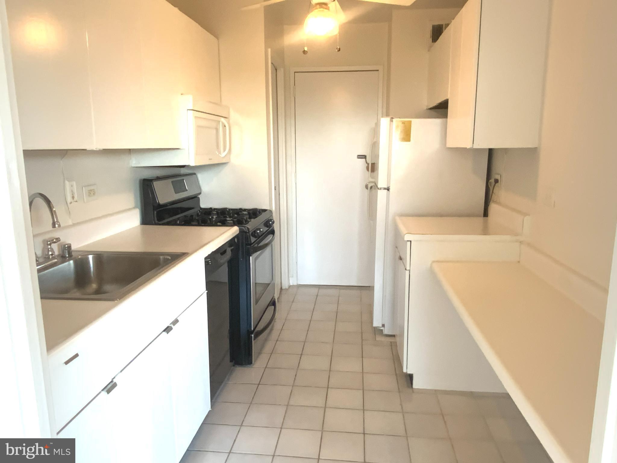 1900 Lyttonsville Road, Unit 1215 Silver Spring, MD 20910 - Photo 19 of 53 kitchnette