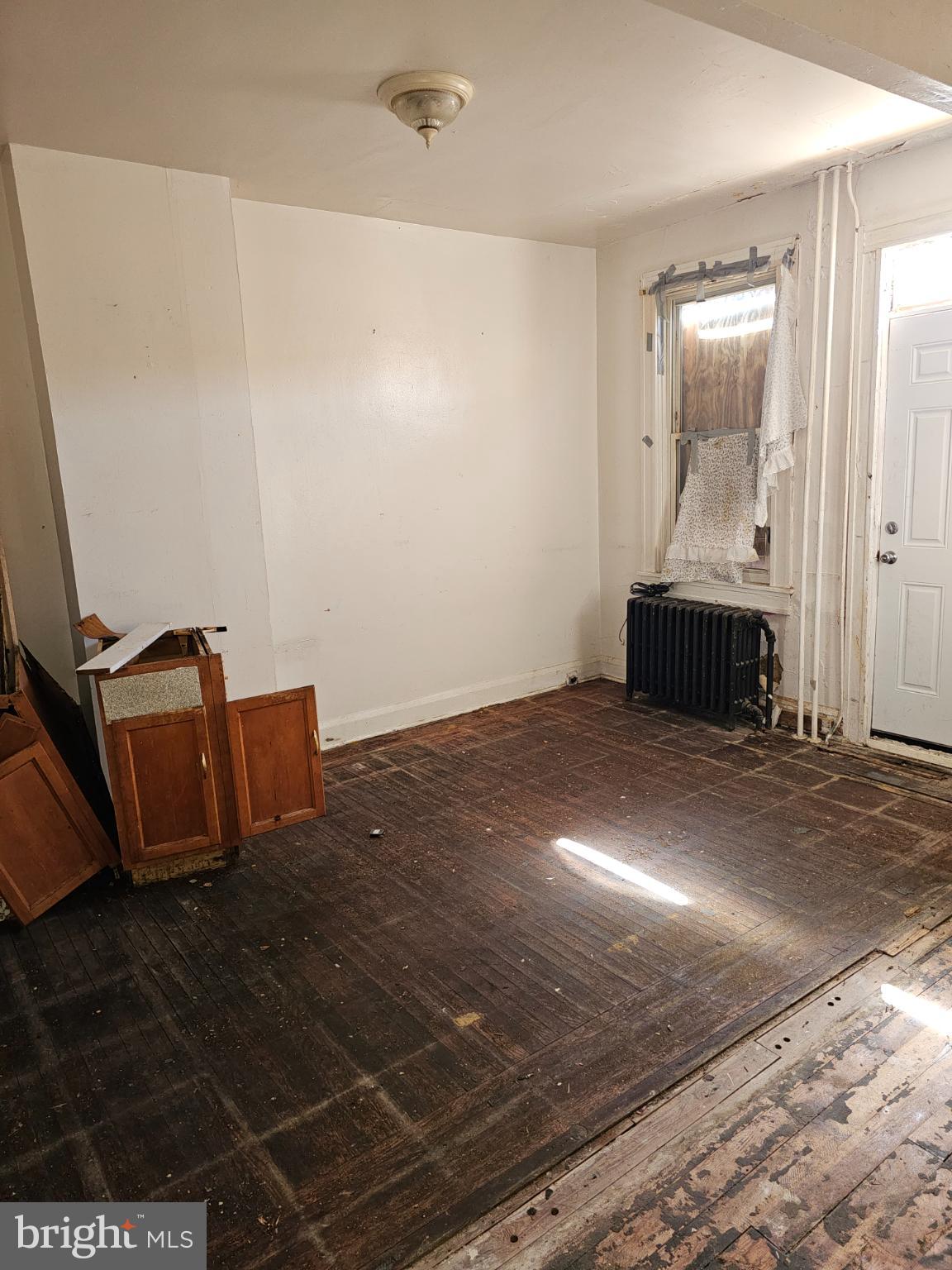 3239 Dudley Avenue Baltimore, MD 21213 - Photo 13 of 31 a view of a livingroom with furniture