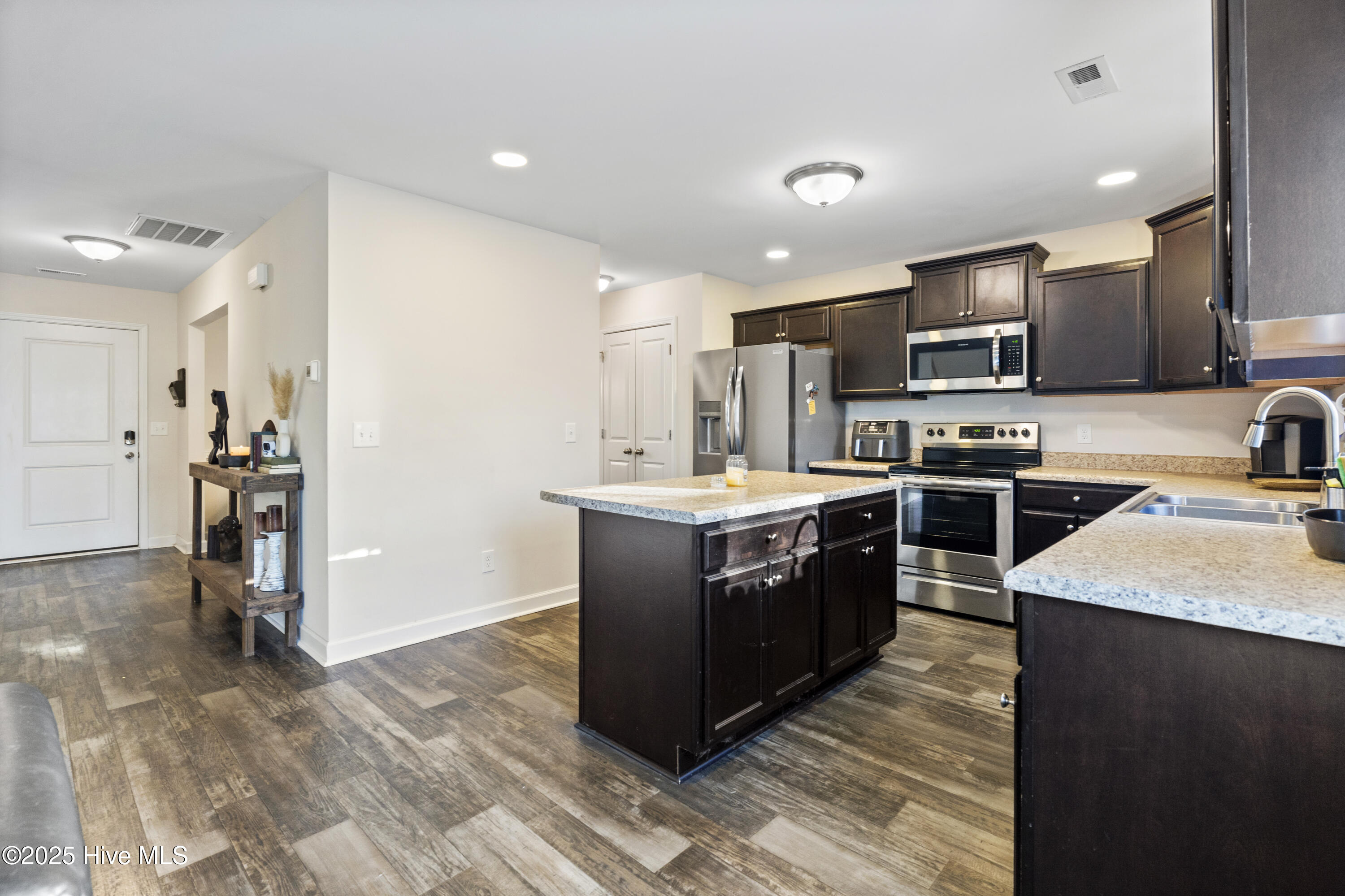 142 Hawks Point Road Jacksonville, NC 28540 - Photo 16 of 39 DSC09159