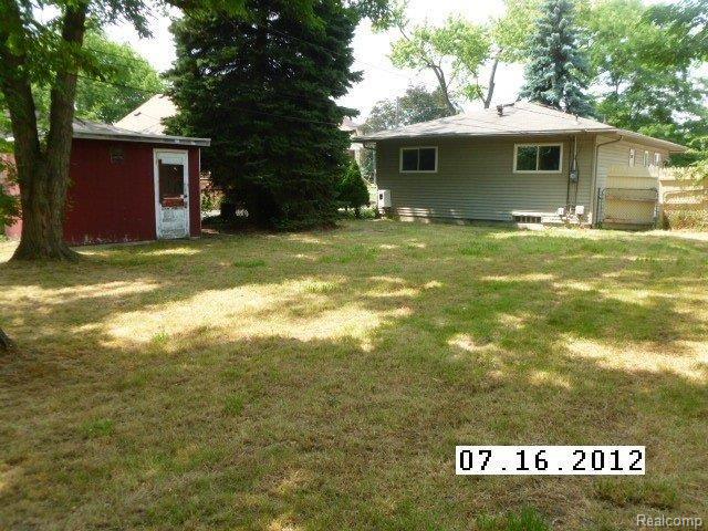 600 East 14 Mile Road Clawson, MI 48017 - Photo 5 of 7 rear (1).jpg