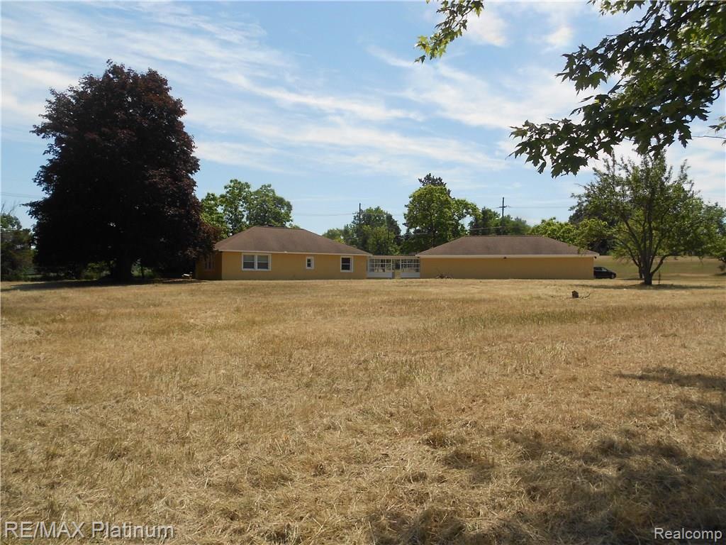 310 Demode Road Holly, MI 48442 - Photo 7 of 21 7-9-18 040.JPG